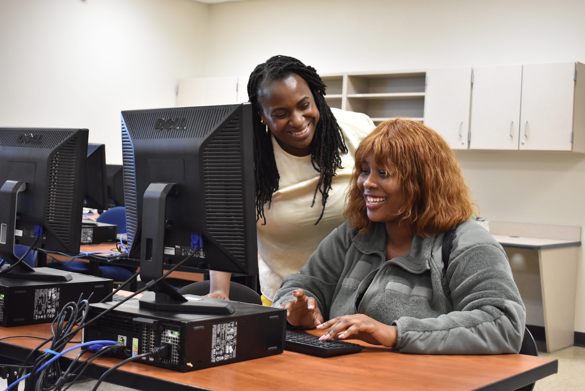 A valuable lesson: Coach Karen Clarke helps student Zaynah Burch at the computer. They are both involved in “SNHU powered by JEVS,” a program that allows adults to gather career-furthering skills on their own schedule. LOGAN KRUM / TIMES